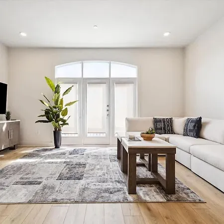 Two-Bedroom Apt Gorgeous Decor Resort Amenities